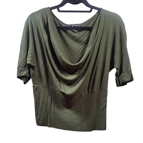 Body Central Top. Size Medium, Drop Neck & Waist Band Half Sleeve Hunter Green - Picture 1 of 3